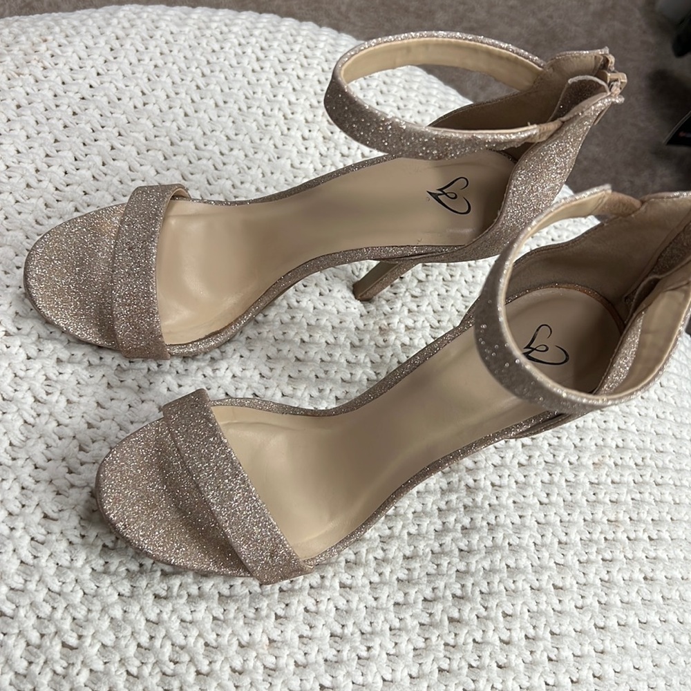 Windsor Champagne colored heels in like new condition!